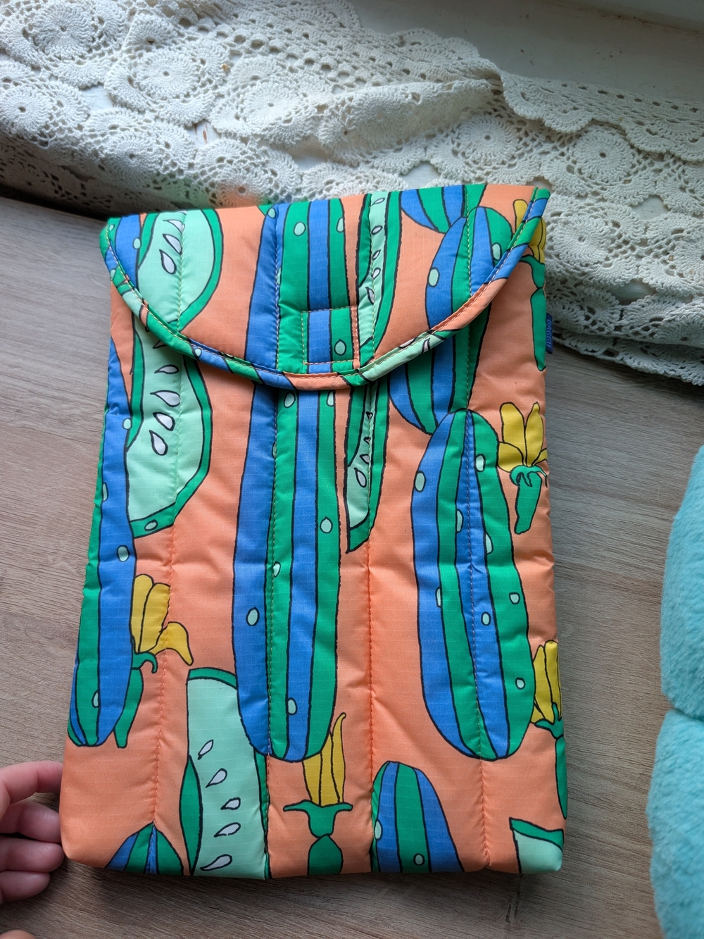 Baggu Puffy Laptop Sleeve - Cucumbers